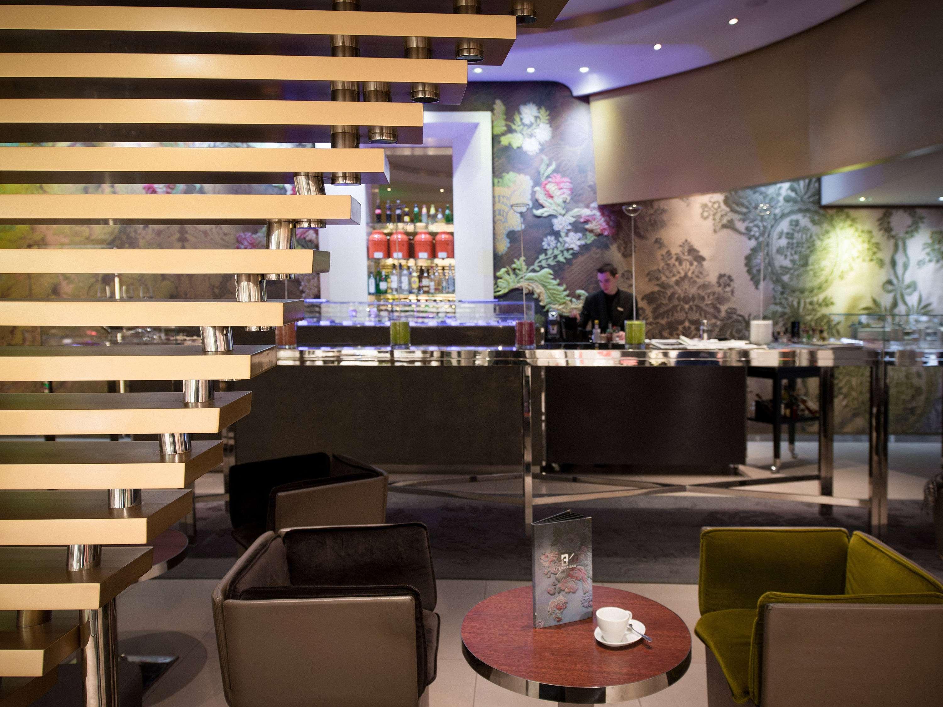 Sofitel Lyon Bellecour Hotell Eksteriør bilde The lounge at the airport
