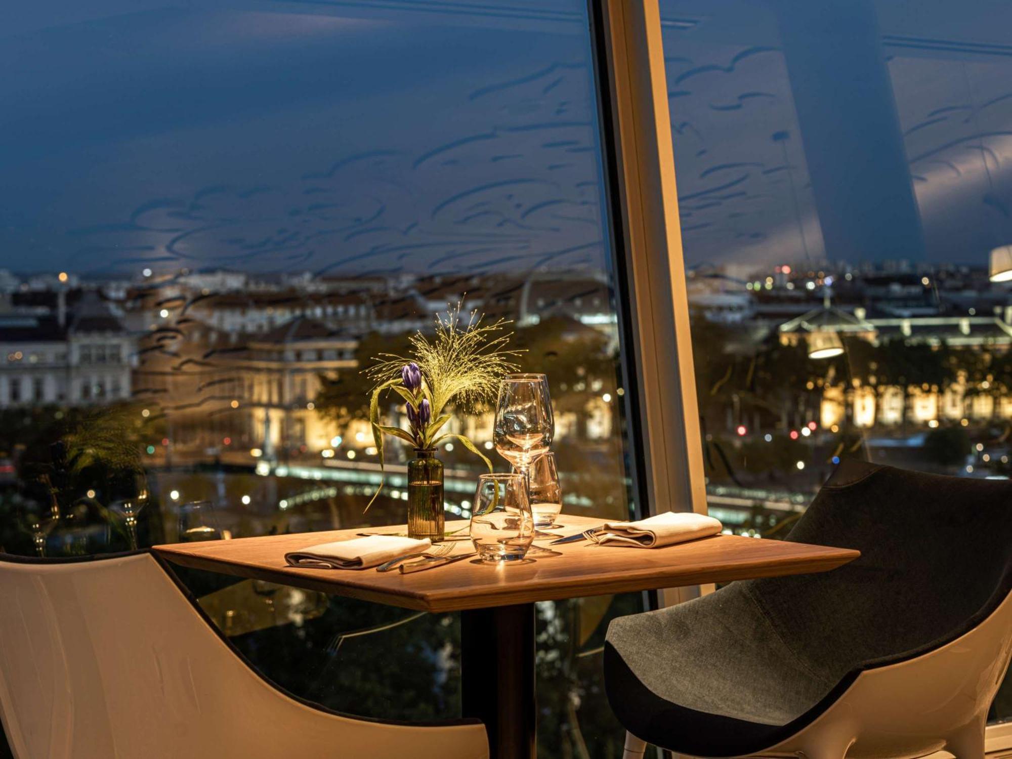 Sofitel Lyon Bellecour Hotell Eksteriør bilde View from the restaurant