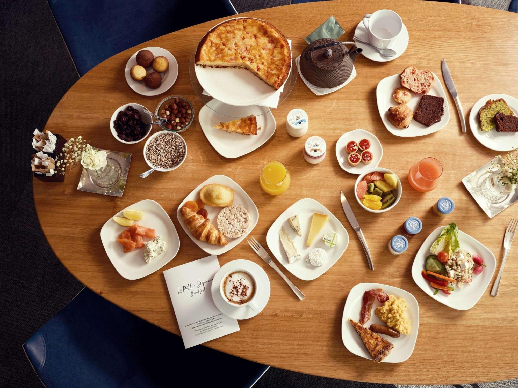 Sofitel Lyon Bellecour Hotell Eksteriør bilde A typical breakfast at the restaurant
